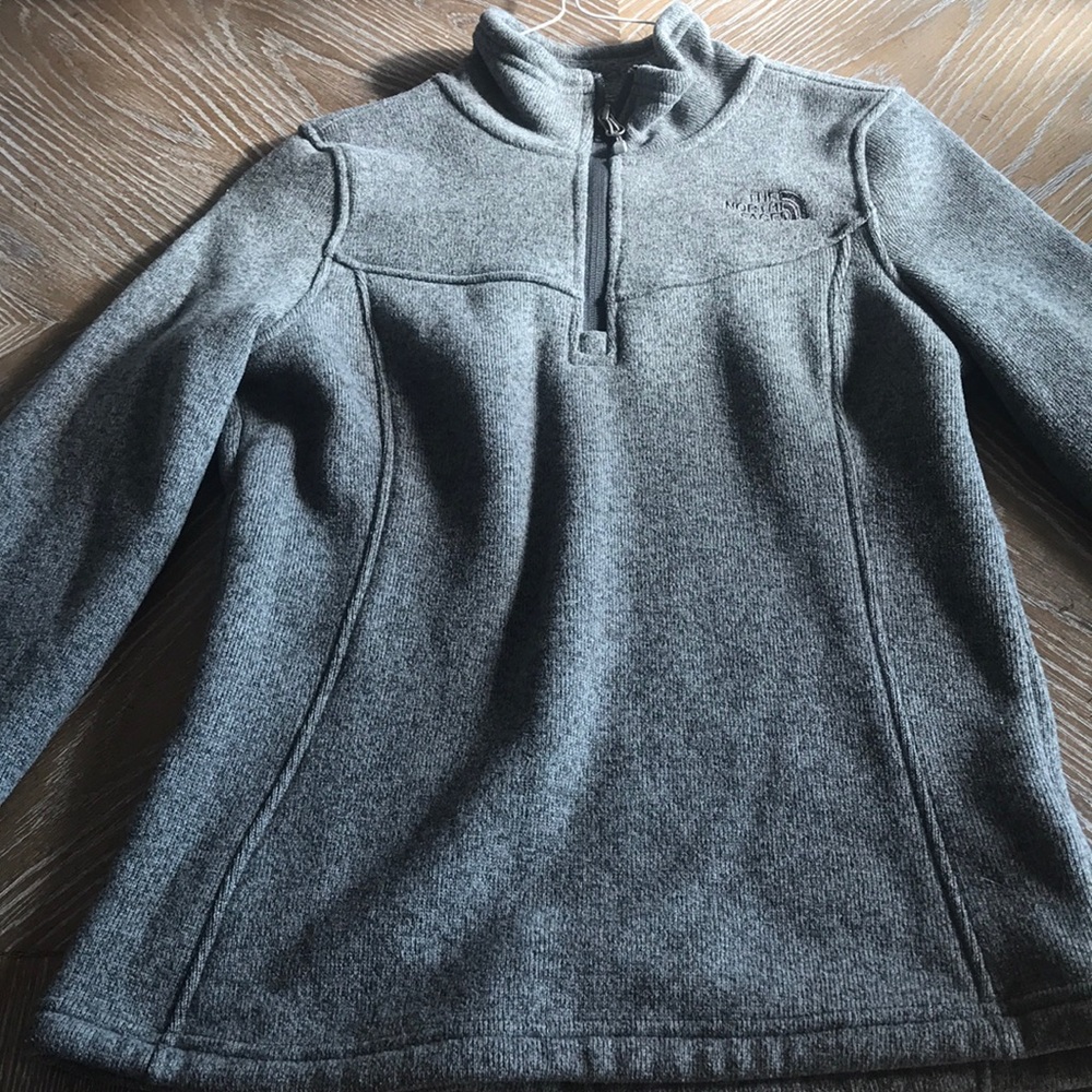 Woman’s North Face Fleece Pullover